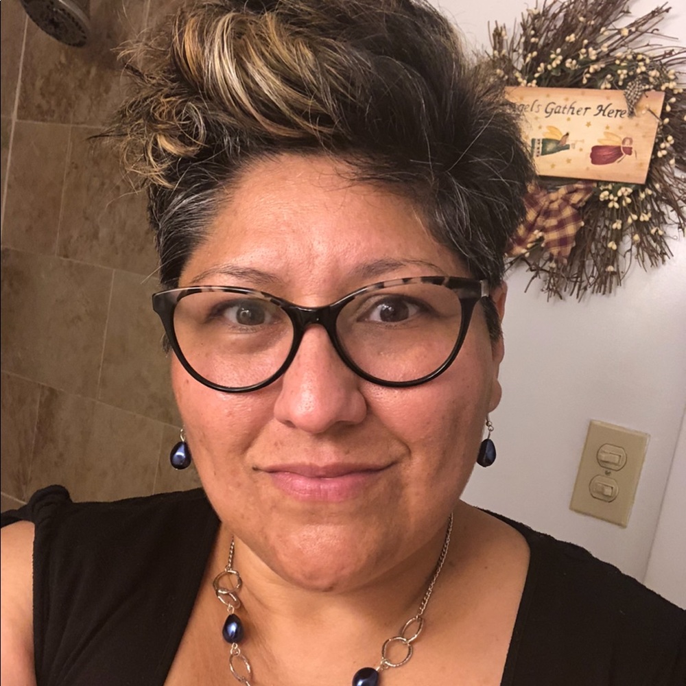 Meet your Posher, Dana